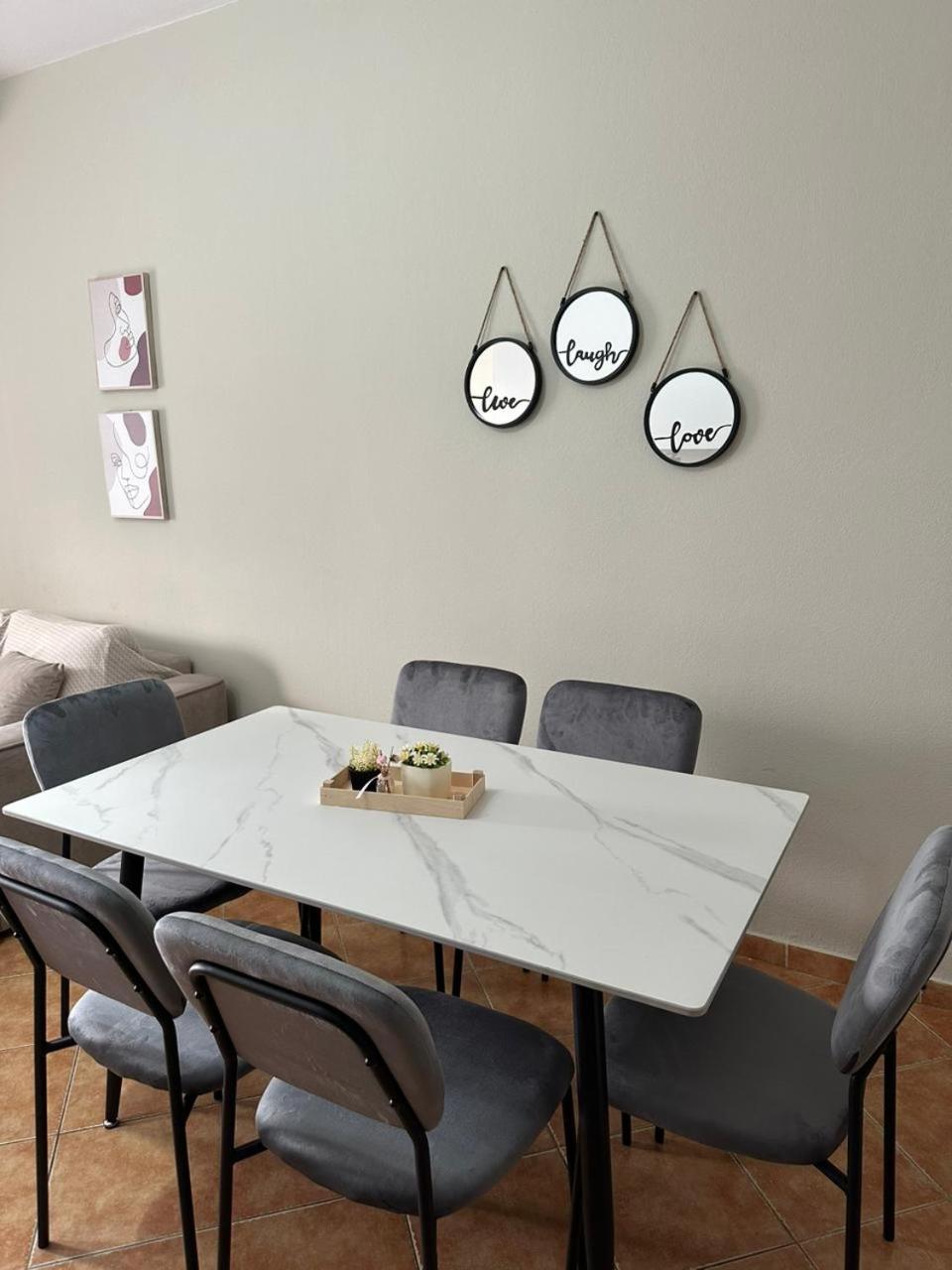 Dn Apartments Вльора Екстер'єр фото